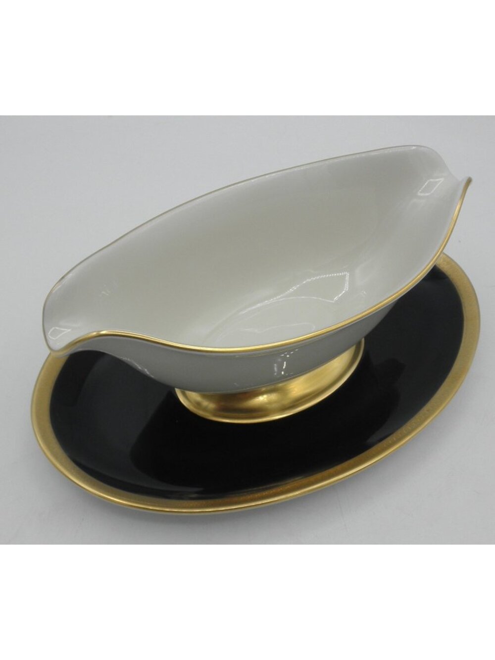 Palace Royale by Pickard with Gravy Boat Attached Underplate Pattern: PICPAR